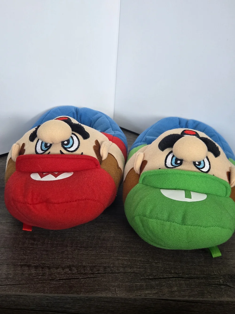 Super Mario Brothers Mario And Luigi Boys Slippers Shoes Size 4-5 Youth